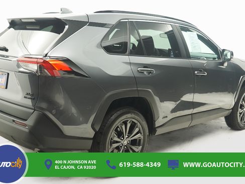 Used 2022 Toyota RAV4 XLE Premium AWD/4WD image 6