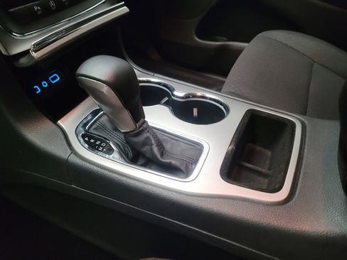 Used 2018 Jeep Grand Cherokee Laredo image 26