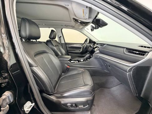 Used 2022 Jeep Grand Cherokee L Limited w/ Luxury Tech Group II AWD/4WD image 11