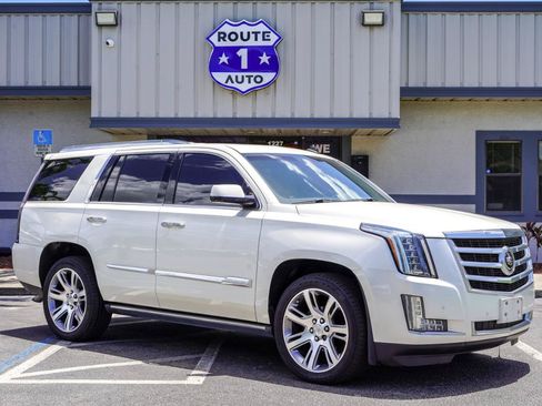 Used 2015 Cadillac Escalade Premium AWD/4WD image 4