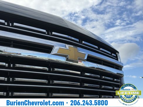 Used 2023 Chevrolet Suburban Premier image 40