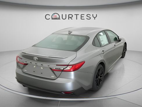 Used 2026 Toyota Camry SE FWD image 15