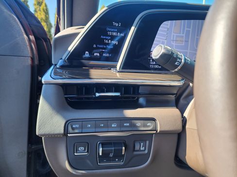 Used 2023 Cadillac Escalade ESV Premium Luxury w/ Performance Package image 29