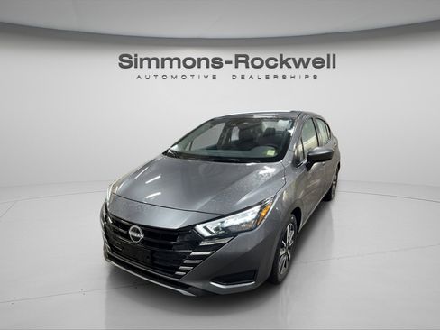 Used 2025 Nissan Versa SV image 1