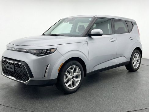 Used 2025 Kia Soul LX w/ LX Technology Package FWD image 3