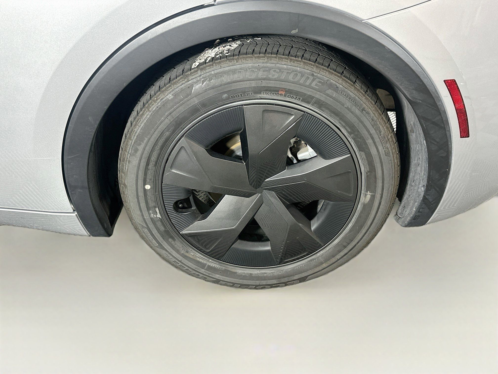 Used 2025 Toyota Prius LE FWD image 11