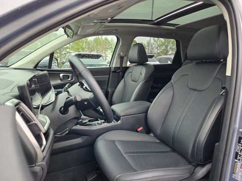 Certified 2025 Kia Sorento S w/ Panoramic Sunroof Package image 24