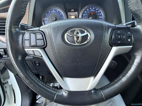Used 2015 Toyota Sienna Limited Premium FWD image 31