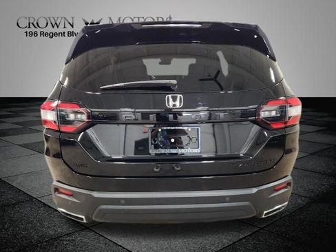 Certified 2025 Honda Pilot Black Edition image 4