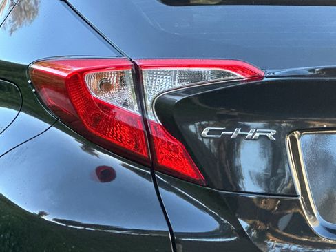 Used 2020 Toyota C-HR XLE image 31