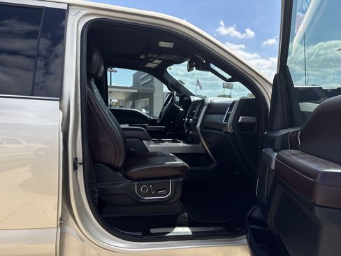 Used 2017 Ford F250 Platinum w/ Platinum Ultimate Package image 10