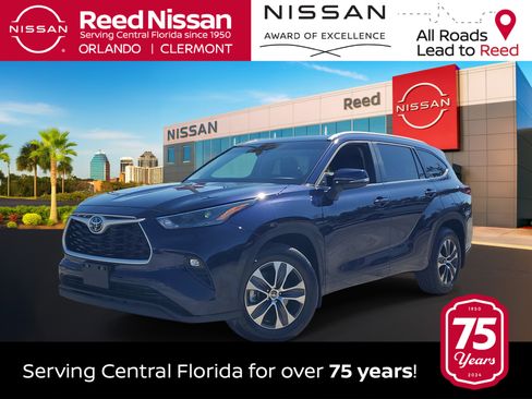 Used 2025 Toyota Highlander XLE FWD image 1