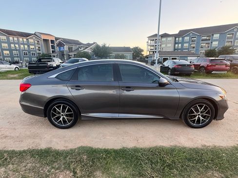 Used 2019 Honda Accord EX image 9