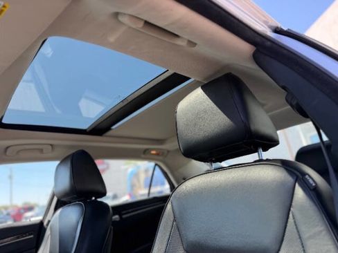 Used 2016 Chrysler 300 C RWD image 17