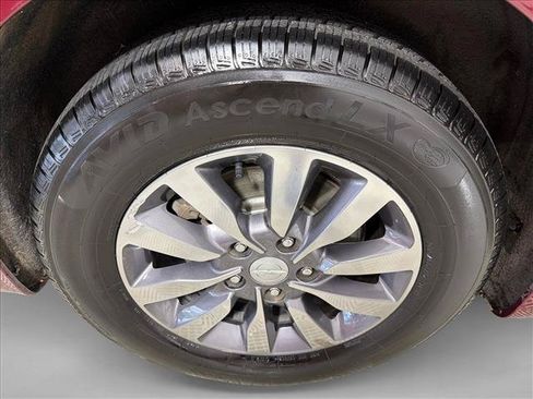 Used 2019 Chrysler Pacifica Touring-L FWD image 15