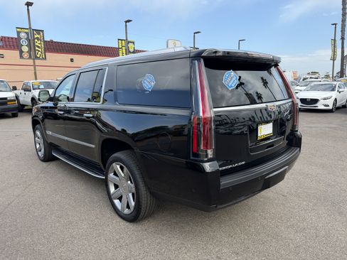 Used 2019 Cadillac Escalade ESV Luxury RWD image 5