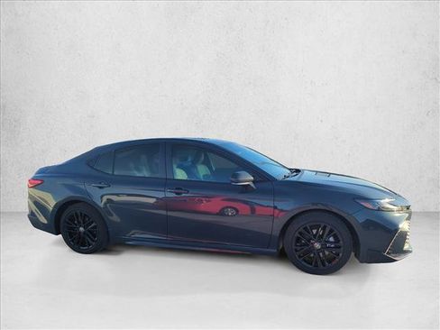 Used 2025 Toyota Camry SE w/ Convenience Package FWD image 4