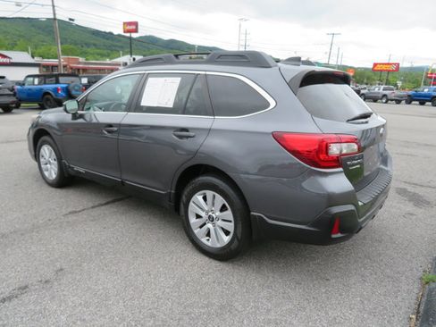 Used 2018 Subaru Outback 2.5i Premium image 6