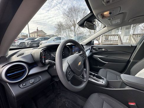 Used 2025 Chevrolet Trax LS w/ LS Convenience Package image 2