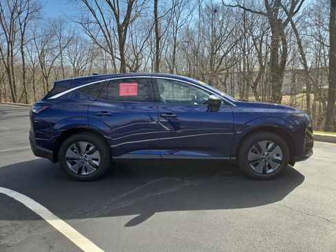 Used 2025 Nissan Murano SL image 2