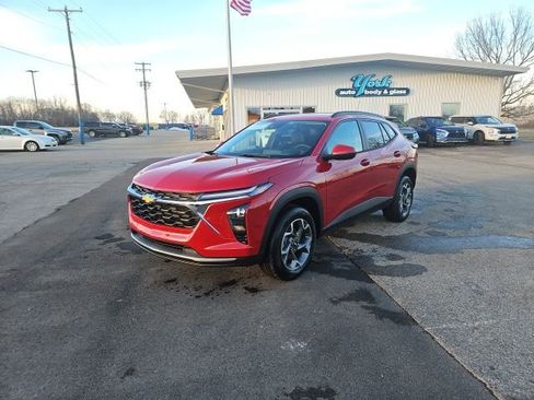 New 2026 Chevrolet Trax LT w/ Driver Confidence Package image 2