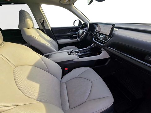 Used 2024 Toyota Grand Highlander AWD image 14