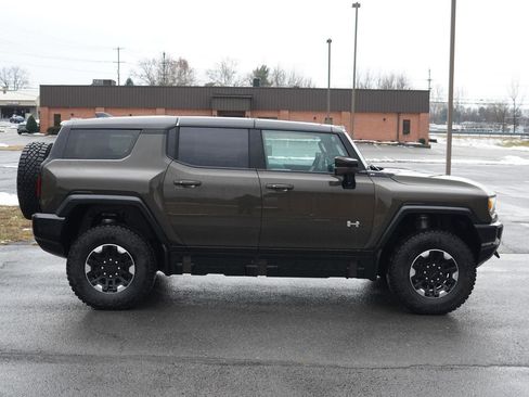 New 2024 GMC Hummer EV 2X w/ Extreme Off-Road Package image 2
