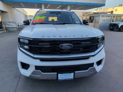 Used 2025 Ford Expedition Max Platinum AWD/4WD image 3
