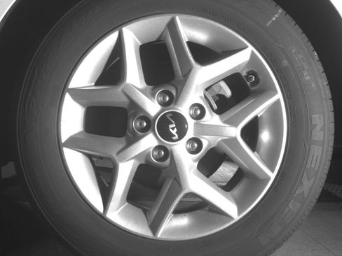 Used 2025 Kia Soul LX w/ LX Technology Package FWD image 17