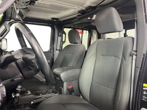 Used 2021 Jeep Gladiator Sport image 4