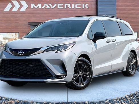 Used 2024 Toyota Sienna XSE w/ XSE Plus Package AWD/4WD image 3