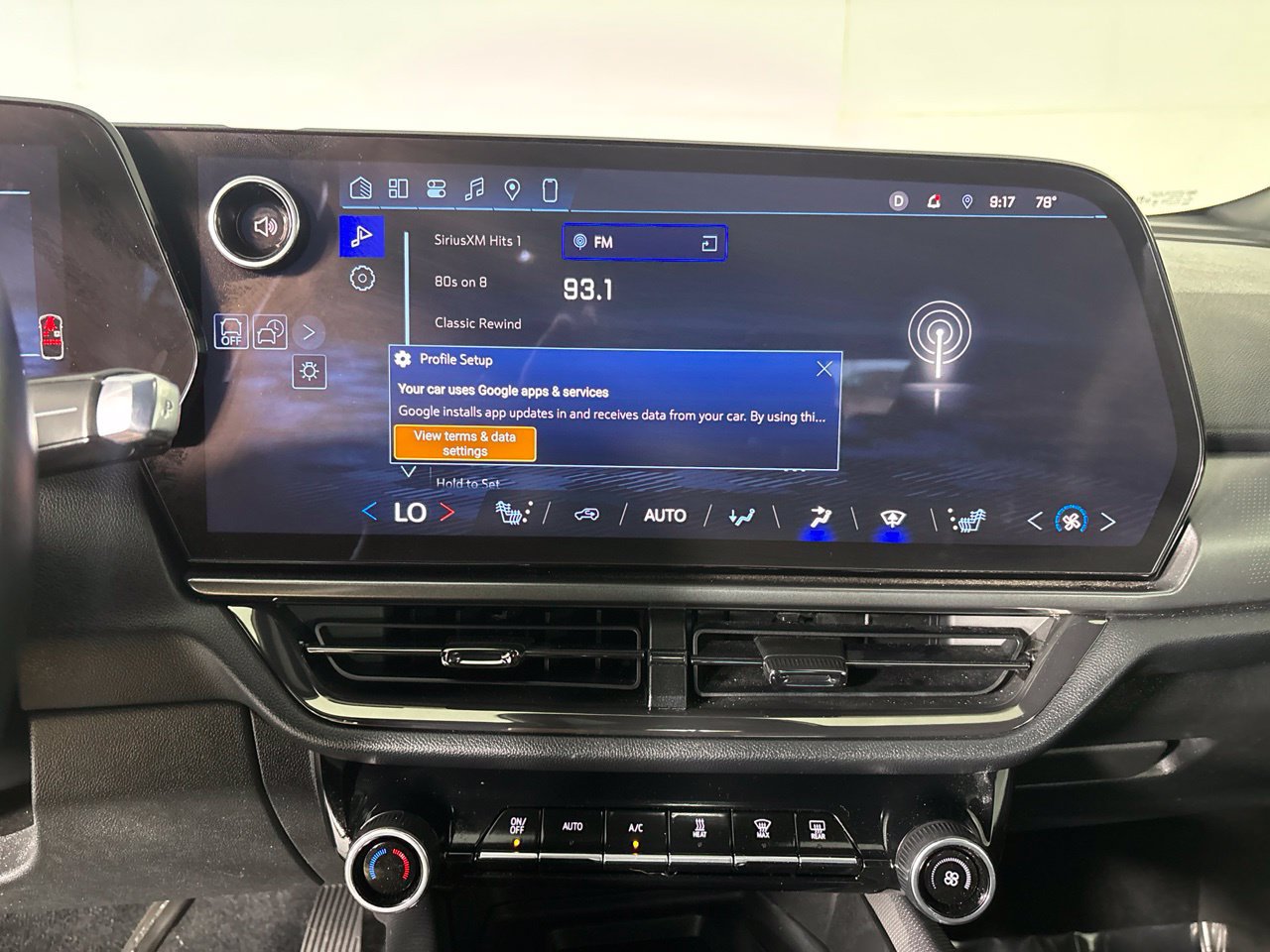 Used 2025 Chevrolet Equinox EV RS FWD image 14