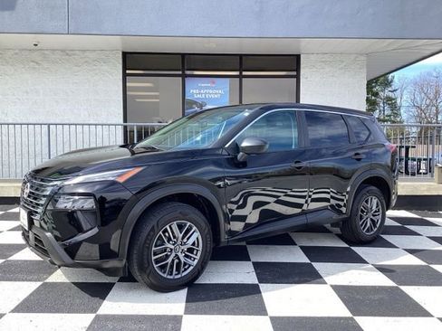 Used 2024 Nissan Rogue S image 2