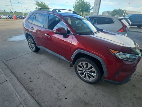 Used 2019 Toyota RAV4 Limited FWD image 26