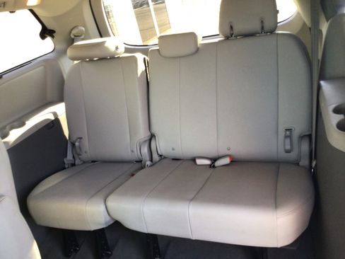Used 2020 Toyota Sienna XLE w/ XLE Navigation Package AWD/4WD image 13
