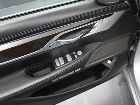 Used 2016 BMW 750i xDrive image 15