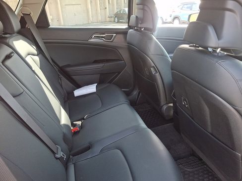 Used 2023 Kia Sportage EX image 17