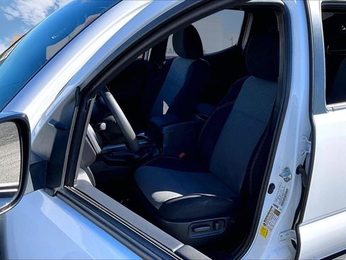 Certified 2023 Toyota Tacoma TRD Off-Road image 25