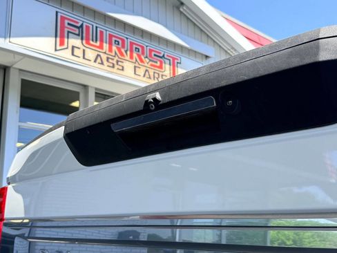 Used 2022 Ford F250 Platinum w/ FX4 Off-Road Package AWD/4WD image 9