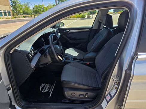 Used 2025 Volkswagen Jetta SE FWD image 13