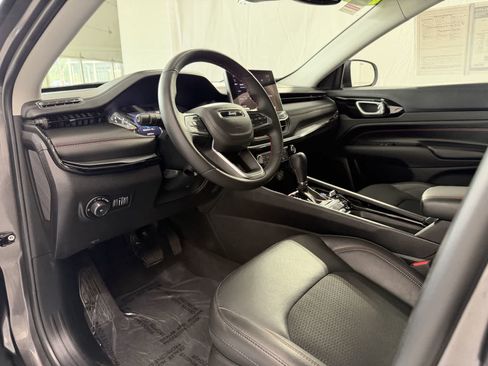 Used 2022 Jeep Compass Trailhawk w/ Trailhawk Convenience Group AWD/4WD image 9