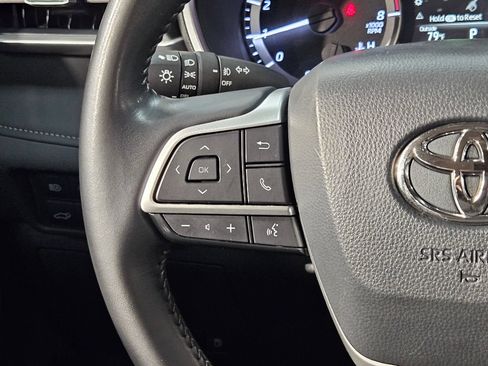 Used 2025 Toyota Highlander XLE AWD/4WD image 28