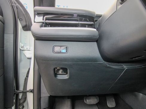 Used 2025 Lincoln Navigator L Reserve w/ Jet Appearance Package image 19