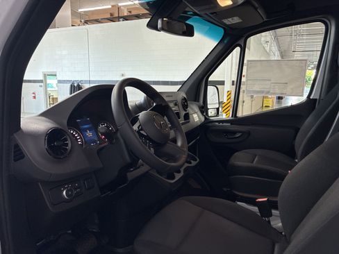 New 2025 Mercedes-Benz Sprinter 2500 image 9