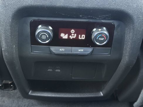 Used 2025 Chevrolet Traverse LT AWD/4WD image 29