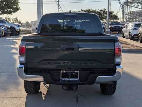 Certified 2022 Toyota Tacoma TRD Off-Road AWD/4WD image 6