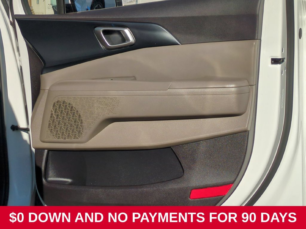 Used 2025 Kia Carnival FWD image 30