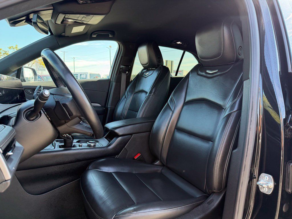 Used 2025 Cadillac XT4 Premium Luxury FWD image 12
