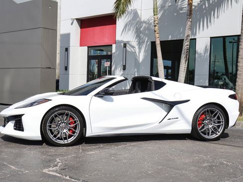 Used 2024 Chevrolet Corvette Z06 w/ Battery Protection Package image 9