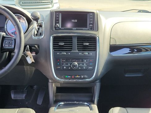 Used 2016 Dodge Grand Caravan SXT FWD image 20